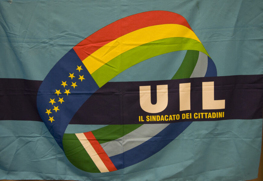 bandiera con logo del sindacato dell'Unione dei lavoratori